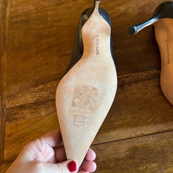 Manolo Blahnik navy leather pumps - Picture 7 of 7